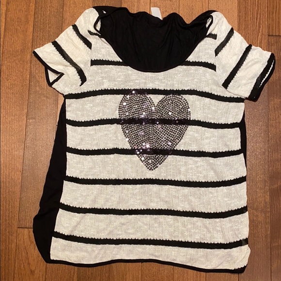 julie's closet Tops - 2/30$ Love shirt